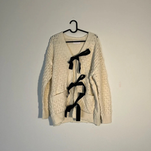 NWOT Bow Cardigan - Picture 1 of 3